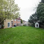 Large 4 Bed House Near River Thames