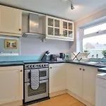 Large 4 Bed House Near River Thames