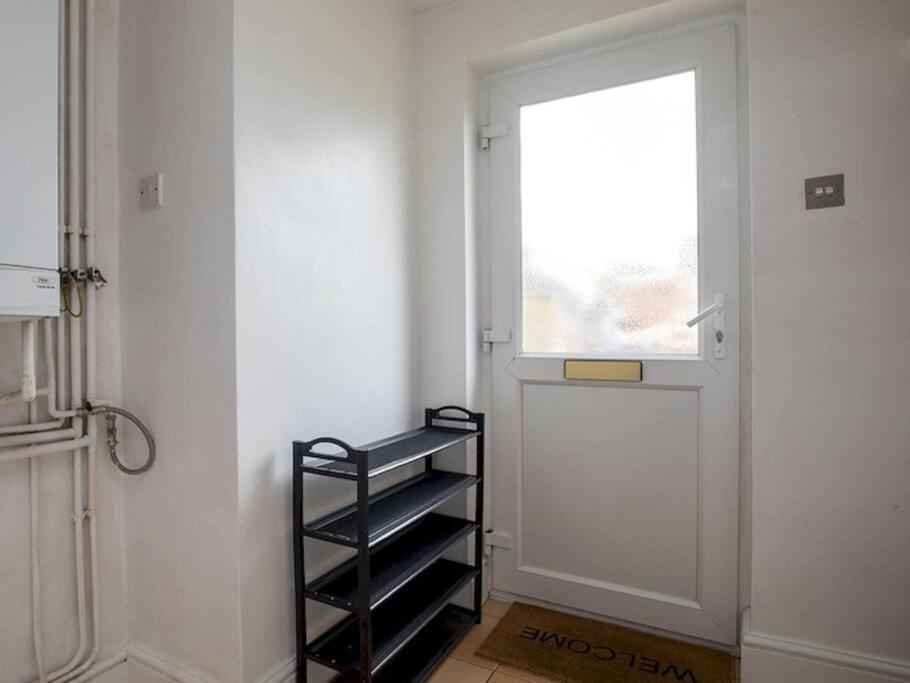 Large 4 Bed House Near River Thames Holiday home Old Windsor
