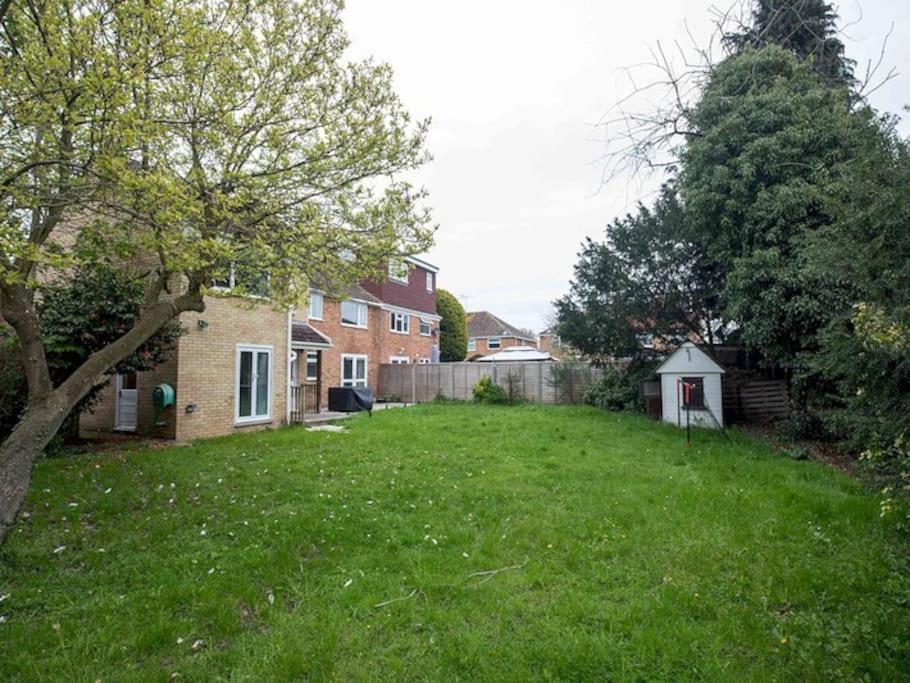 Holiday home Large 4 Bed House Near River Thames