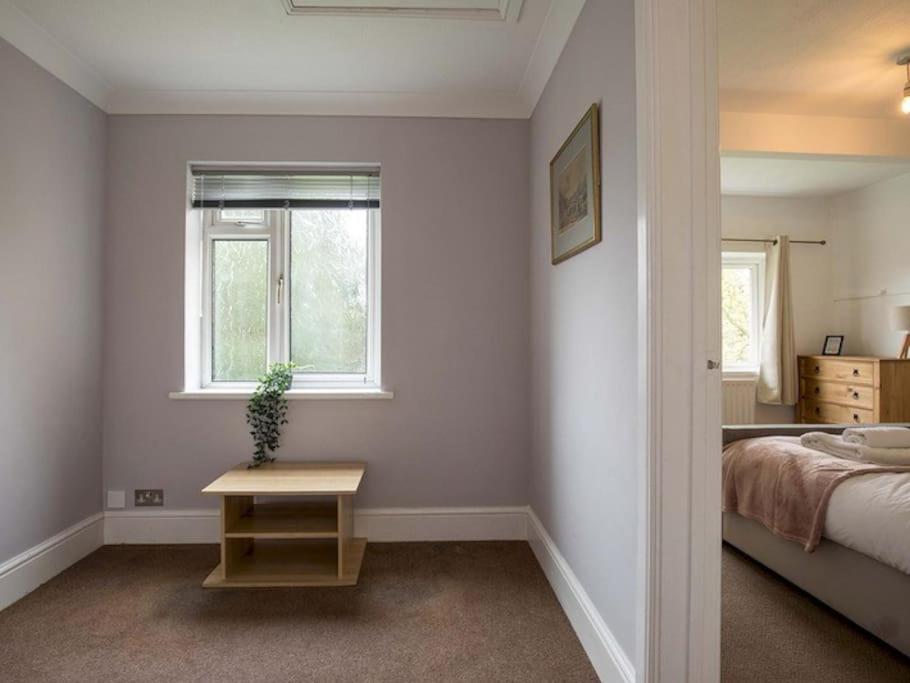Holiday home Large 4 Bed House Near River Thames